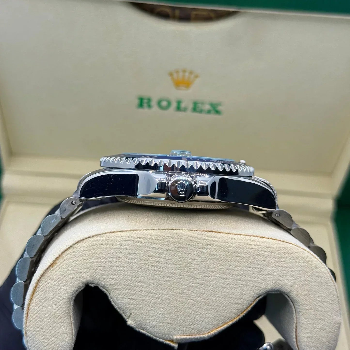 Rolex submariner silver with black rotating dial with date
