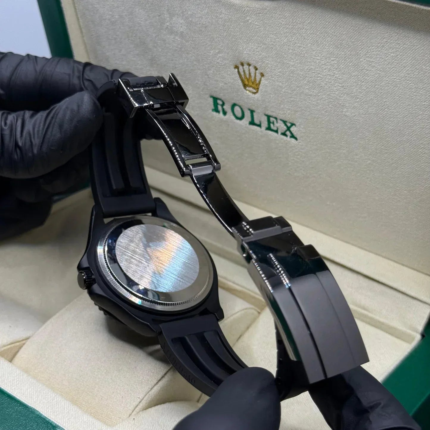 Rolex submariner strap with rotating black dial date just